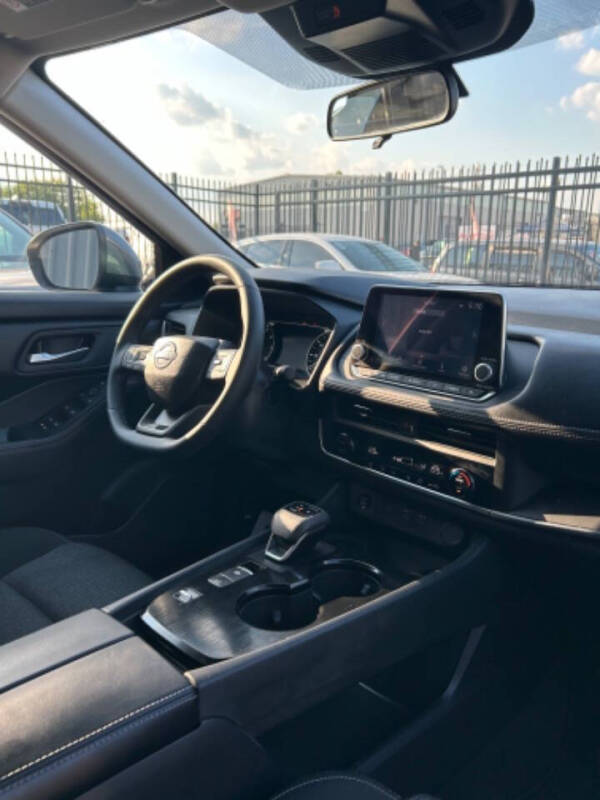 2025 Nissan Rogue SV