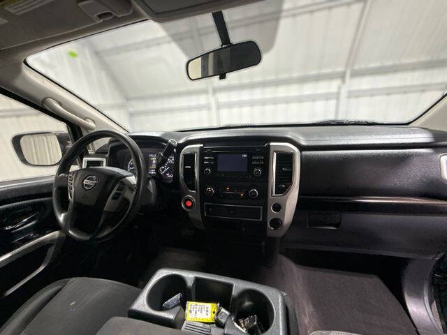 2017 Nissan Titan SV