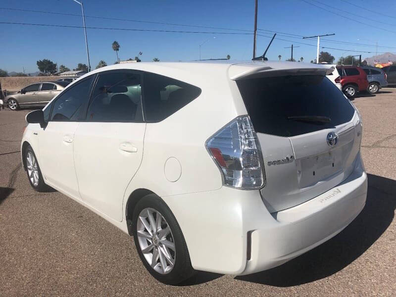 2014 Toyota Prius v Five