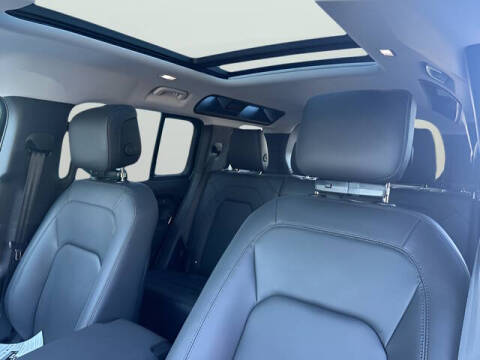 2025 Land Rover Defender 110 P500 X-Dynamic SE