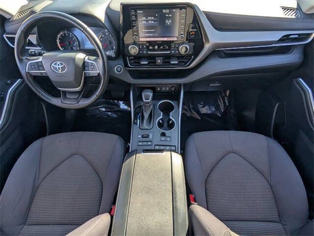 2022 Toyota Highlander LE