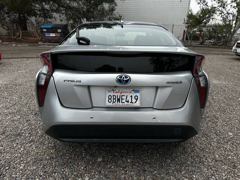 2017 Toyota Prius Two photo 5