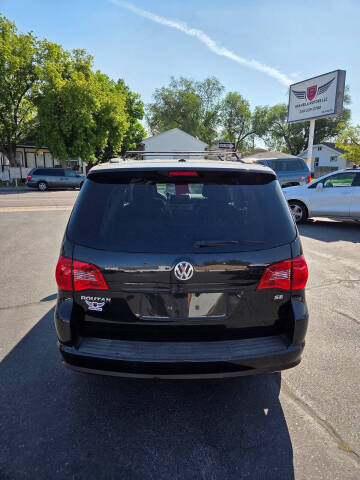2013 Volkswagen Routan SE