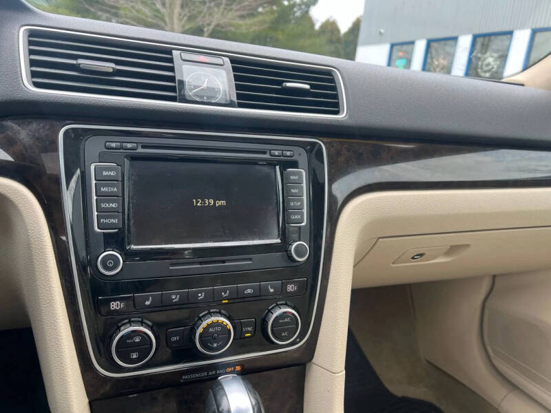 2015 Volkswagen Passat 1.8T SEL Premium