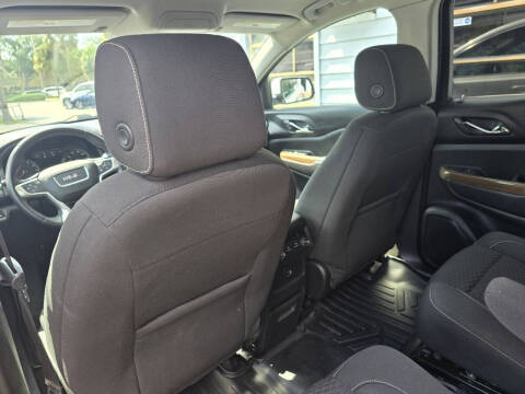 2017 GMC Acadia SLE-2