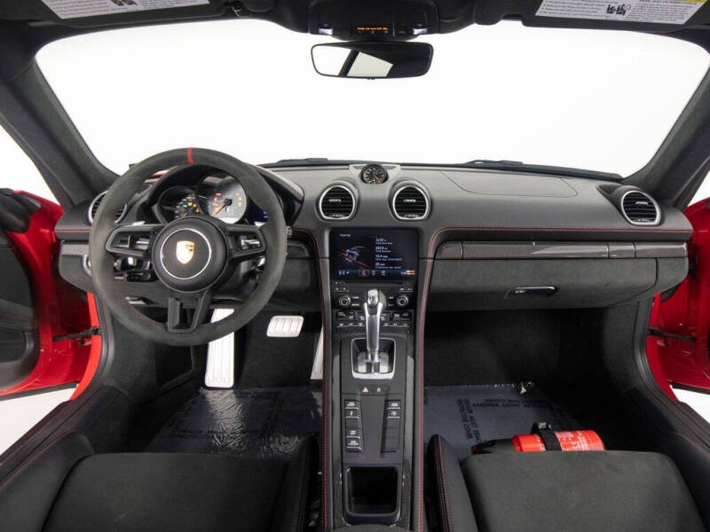 2023 Porsche 718 Cayman GT4