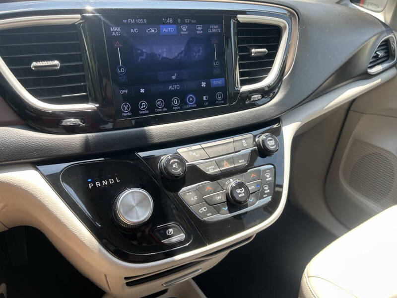 2017 Chrysler Pacifica Touring-L