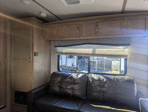 2020 Winnebago Micro Minnie 2405RG / 26ft