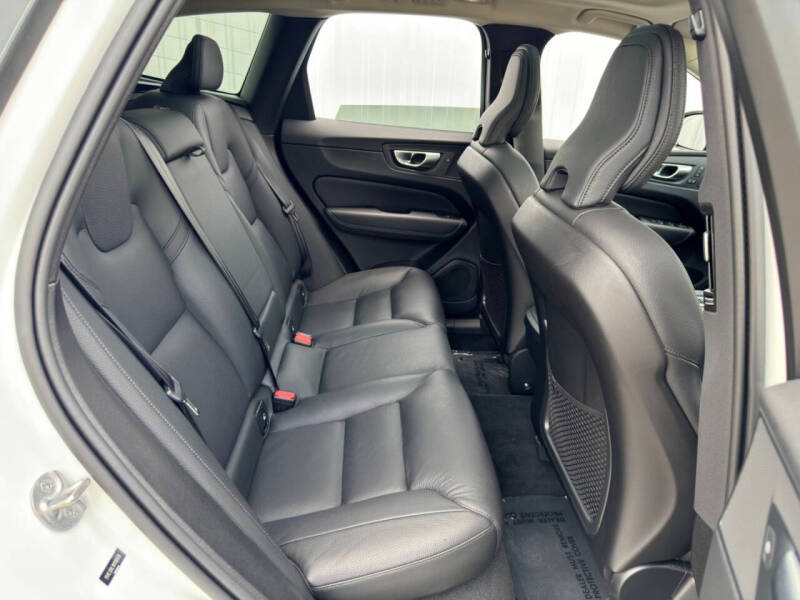 2024 Volvo XC60 B5 Plus Dark Theme