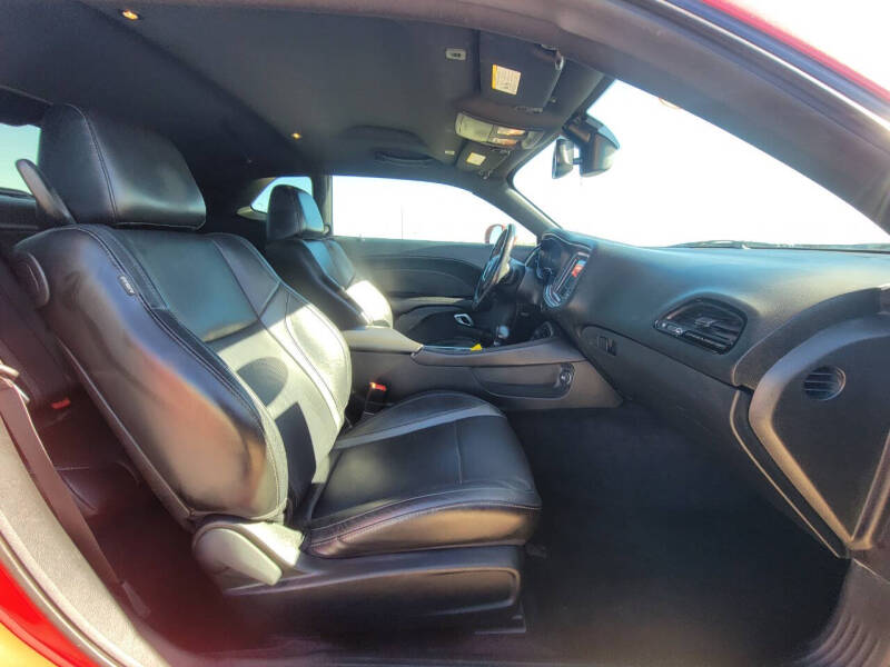 2017 Dodge Challenger SXT Plus