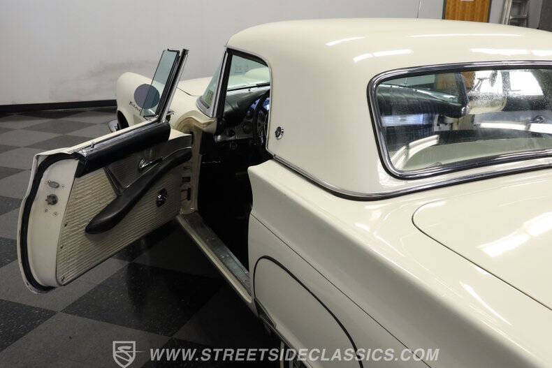 1957 Ford Thunderbird