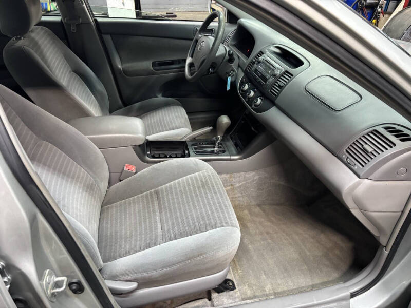 2005 Toyota Camry LE