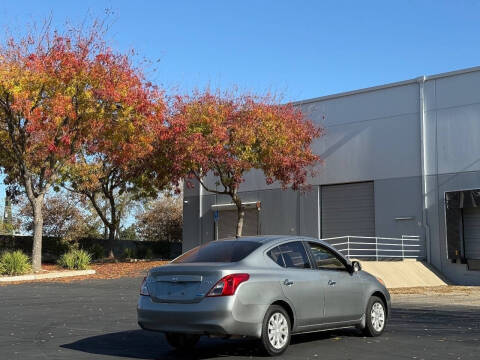 2012 Nissan Versa 1.6 SV