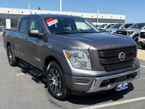 2022 Nissan Titan SV