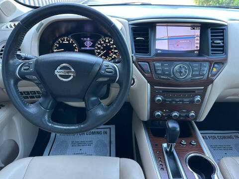 2017 Nissan Pathfinder Platinum