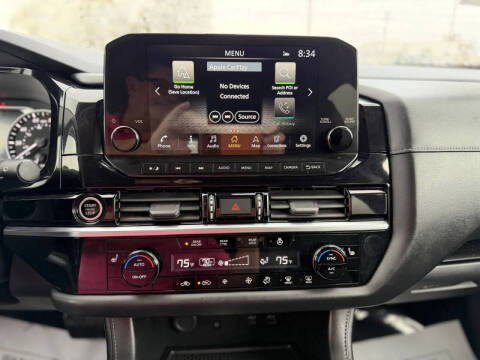 2023 Nissan Pathfinder SL