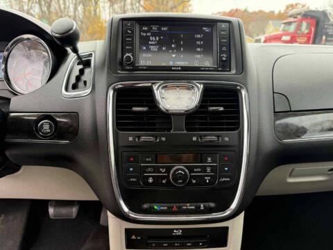 2016 Chrysler Town and Country Touring-L