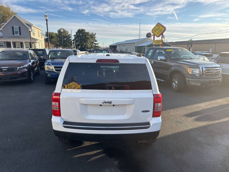 Image 4 of 2017 Jeep Patriot High Altitude
