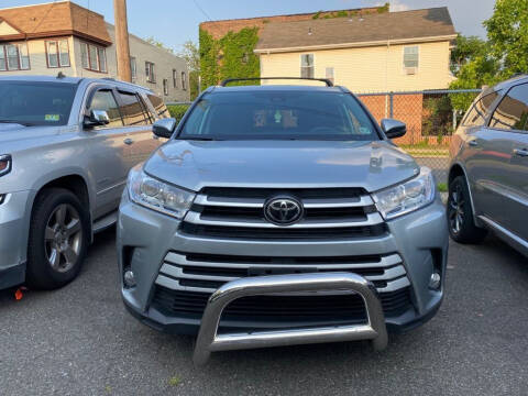 2018 Toyota Highlander for sale at Buy Here Pay Here Auto Sales in Newark NJ