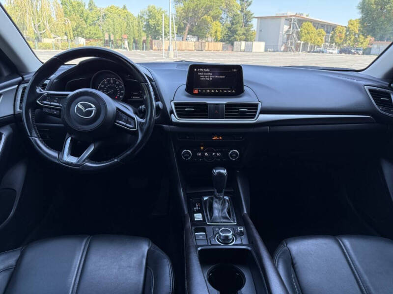 2017 Mazda MAZDA3 Touring