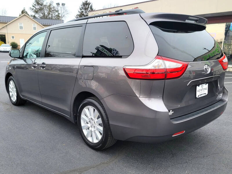 2017 Toyota Sienna LE 7-Passenger