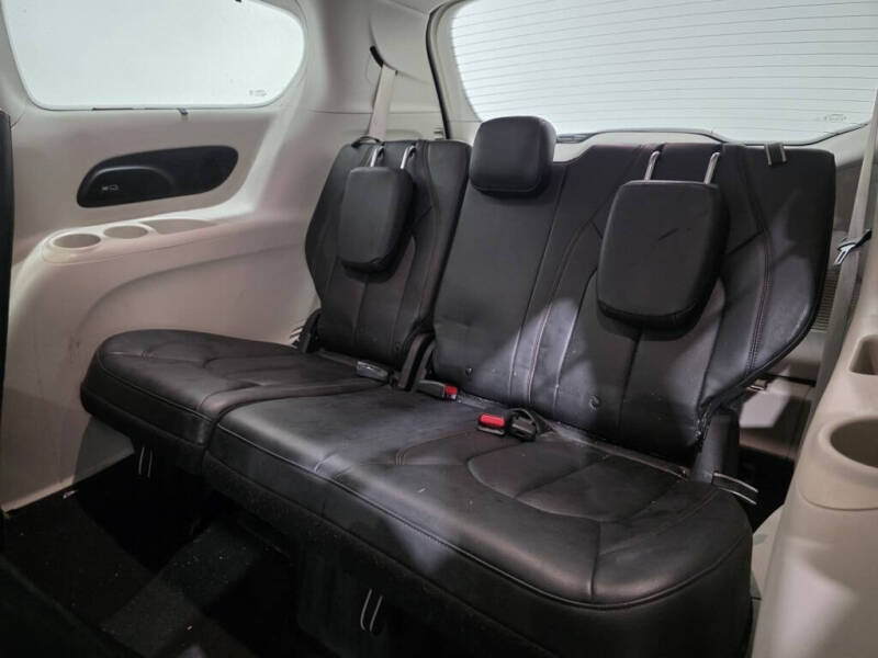 2017 Chrysler Pacifica Touring-L Plus