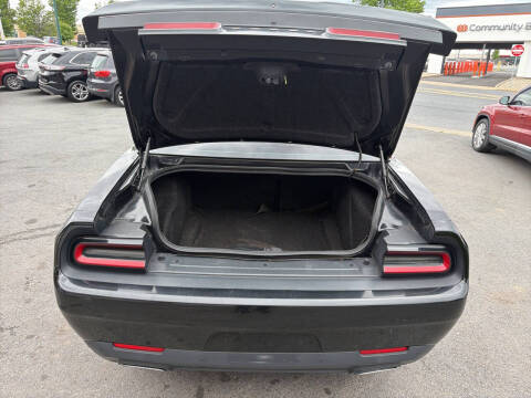 2017 Dodge Challenger SXT Plus