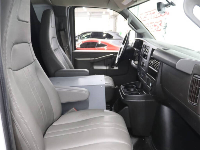 2022 Chevrolet Express 2500