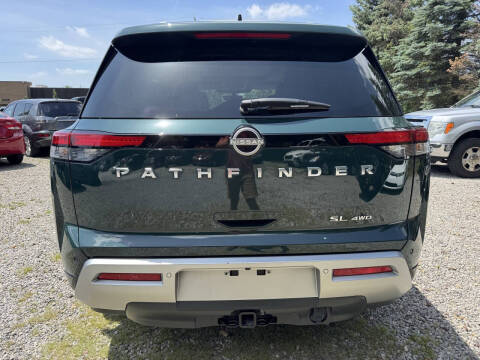 2024 Nissan Pathfinder SL