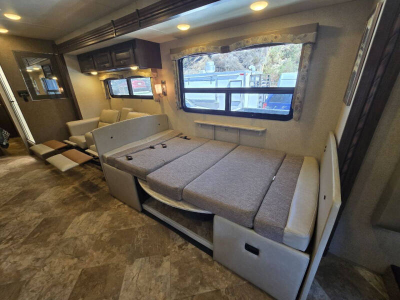 2017 Thor Motor Coach Windsport