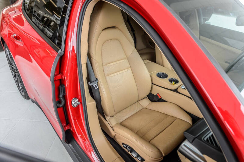 2018 Porsche Panamera 4