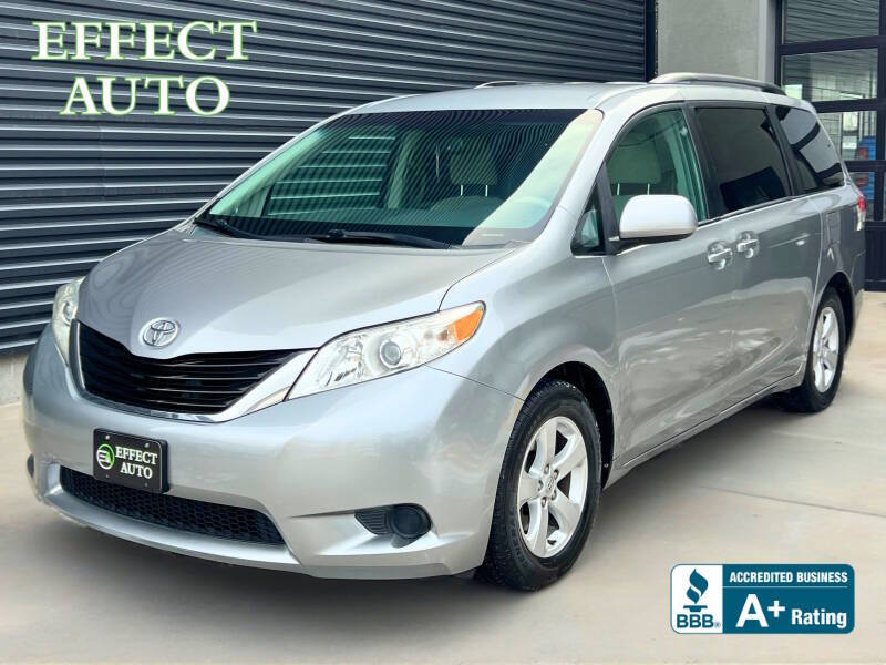 2013 Toyota Sienna LE's photo