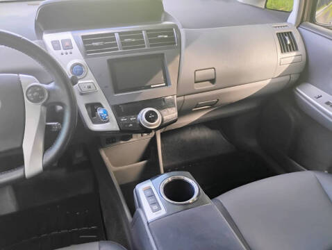2014 Toyota Prius v Five