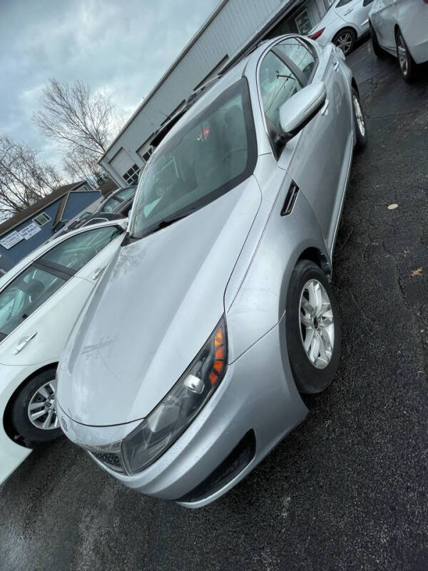 2011 Kia Optima LX photo 3