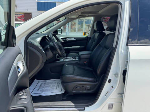2017 Nissan Pathfinder SL