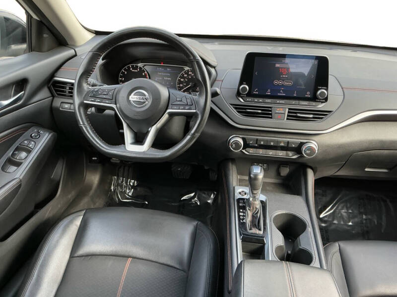 2022 Nissan Altima 2.0 SR