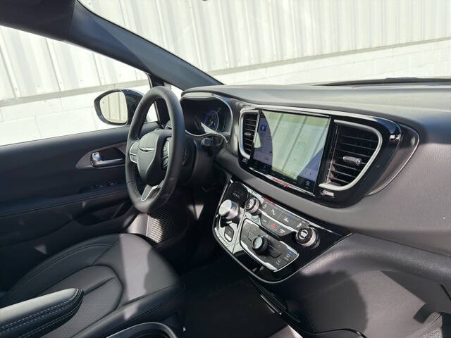 2026 Chrysler Voyager LX