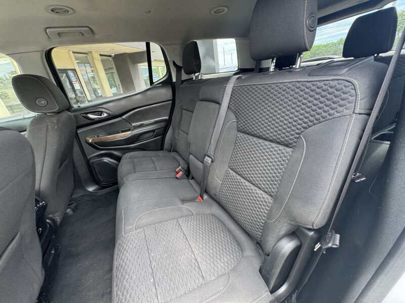 2017 GMC Acadia SLE-2