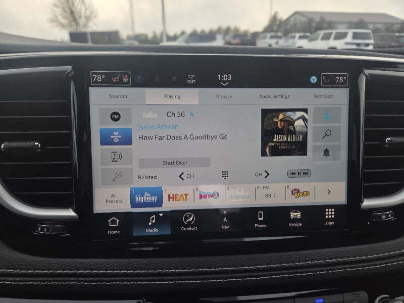 2026 Chrysler Pacifica Select
