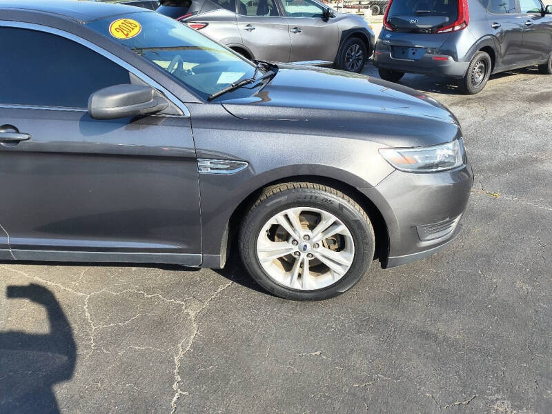 2018 Ford Taurus SE
