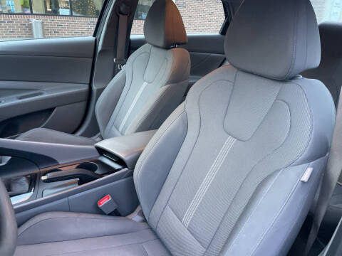 2023 Hyundai Elantra SE