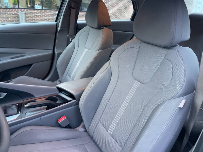 2023 Hyundai Elantra SE