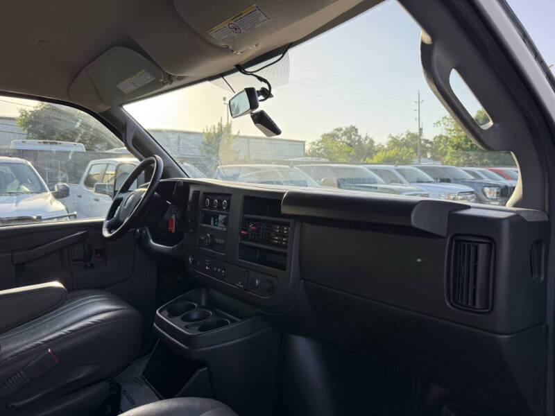 2022 GMC Savana 2500