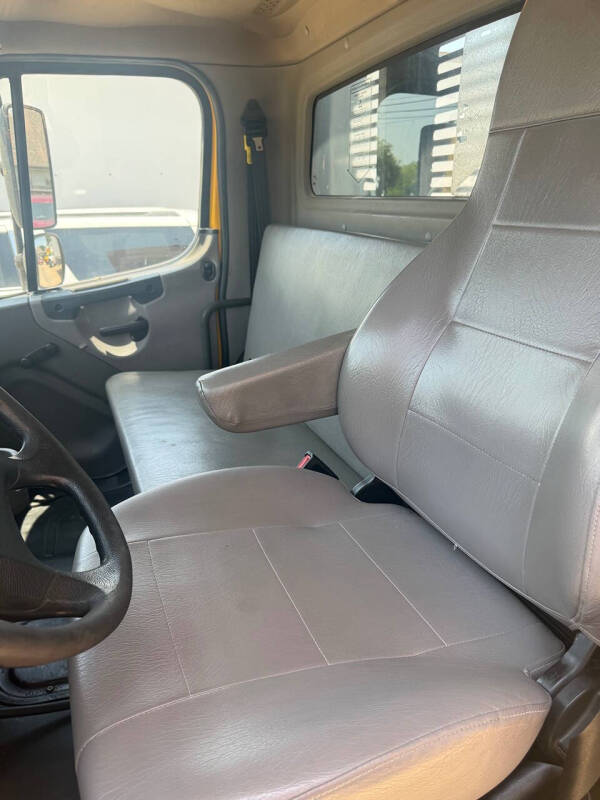 2020 Freightliner M2 106