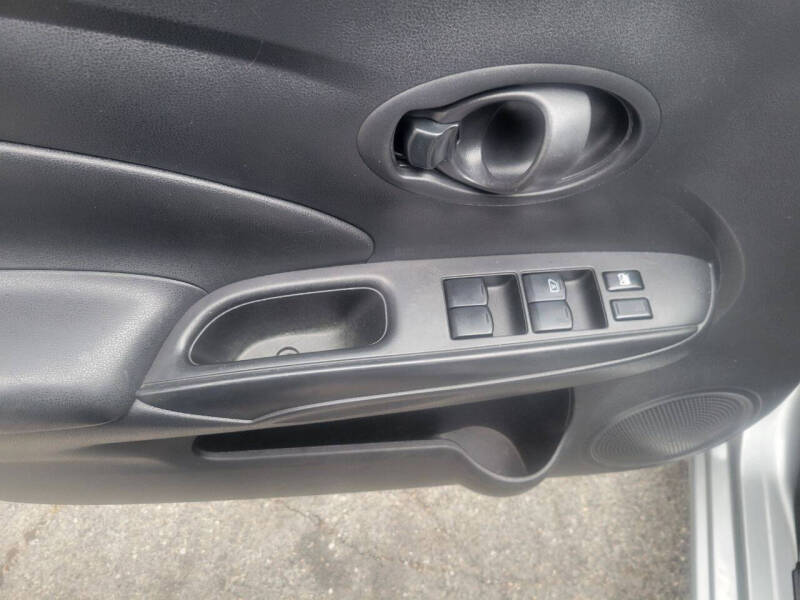 2012 Nissan Versa 1.6 SL