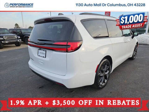 2026 Chrysler Pacifica Select