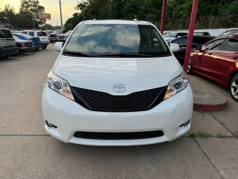 2016 Toyota Sienna XLE 8-Passenger