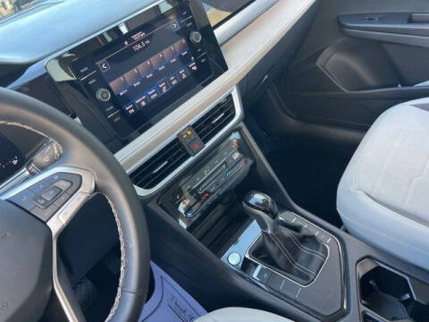 2025 Volkswagen Taos SE