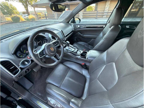 2017 Porsche Cayenne S E-Hybrid Platinum Edition