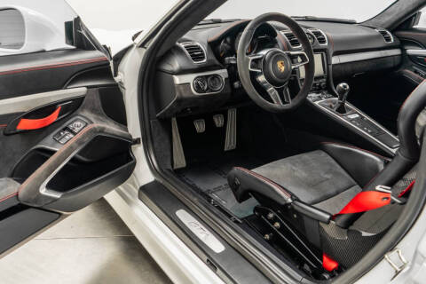 2016 Porsche Cayman GT4